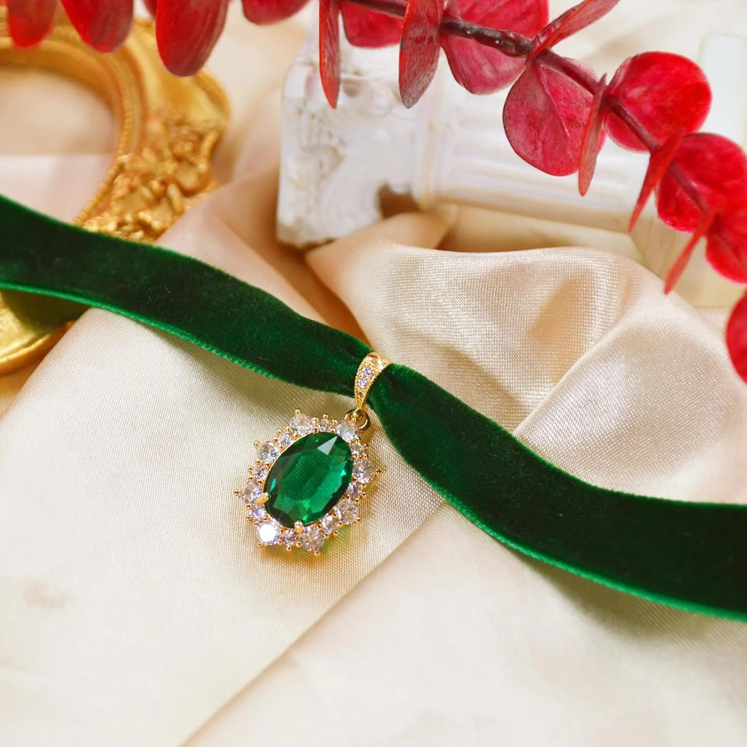 14K Gold Plated Sapphire Imitation Velvet Choker Necklace for Women Thick Chokers Birthstone Chocker Vintage Pendant Necklaces Chockers for Women Teen Girls Princess Costume Jewelry Aesthetic