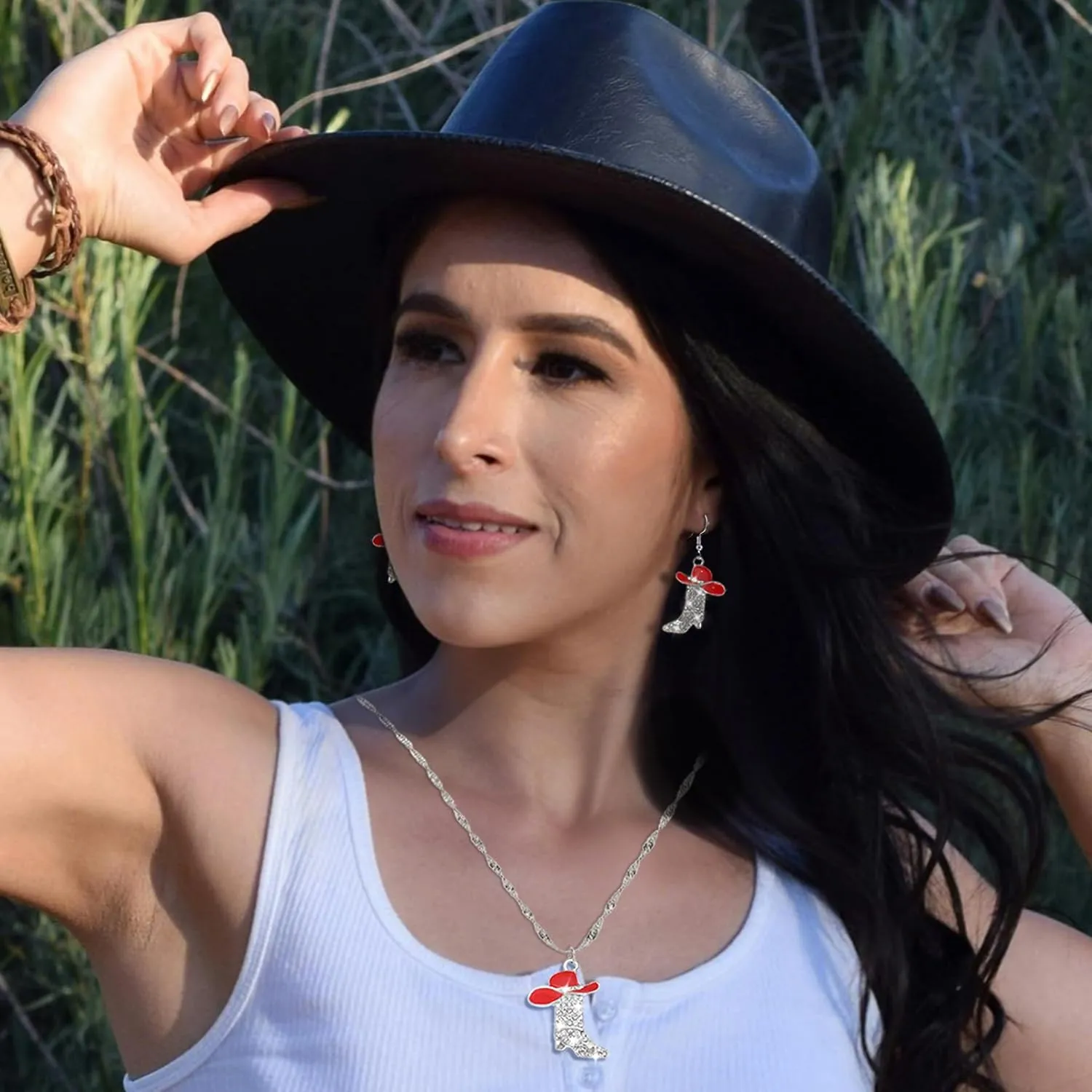 2 Pcs Cowgirl Jewelry Set for Women Sparkly Rhinestone Cowgirl Earrings Cowboy Boots Necklace Chic Enamel Hat Boot Charm Western Jewelry for Women