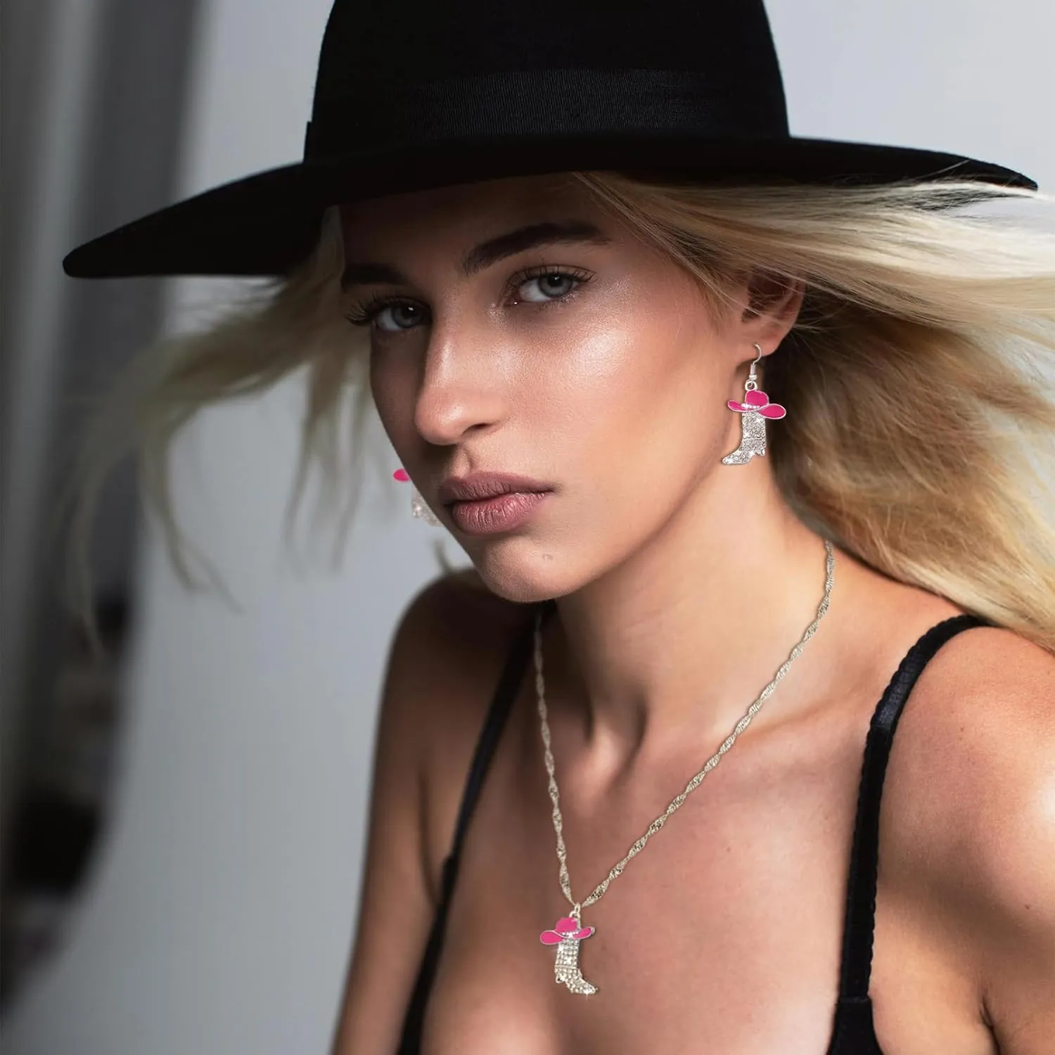 2 Pcs Cowgirl Jewelry Set for Women Sparkly Rhinestone Cowgirl Earrings Cowboy Boots Necklace Chic Enamel Hat Boot Charm Western Jewelry for Women