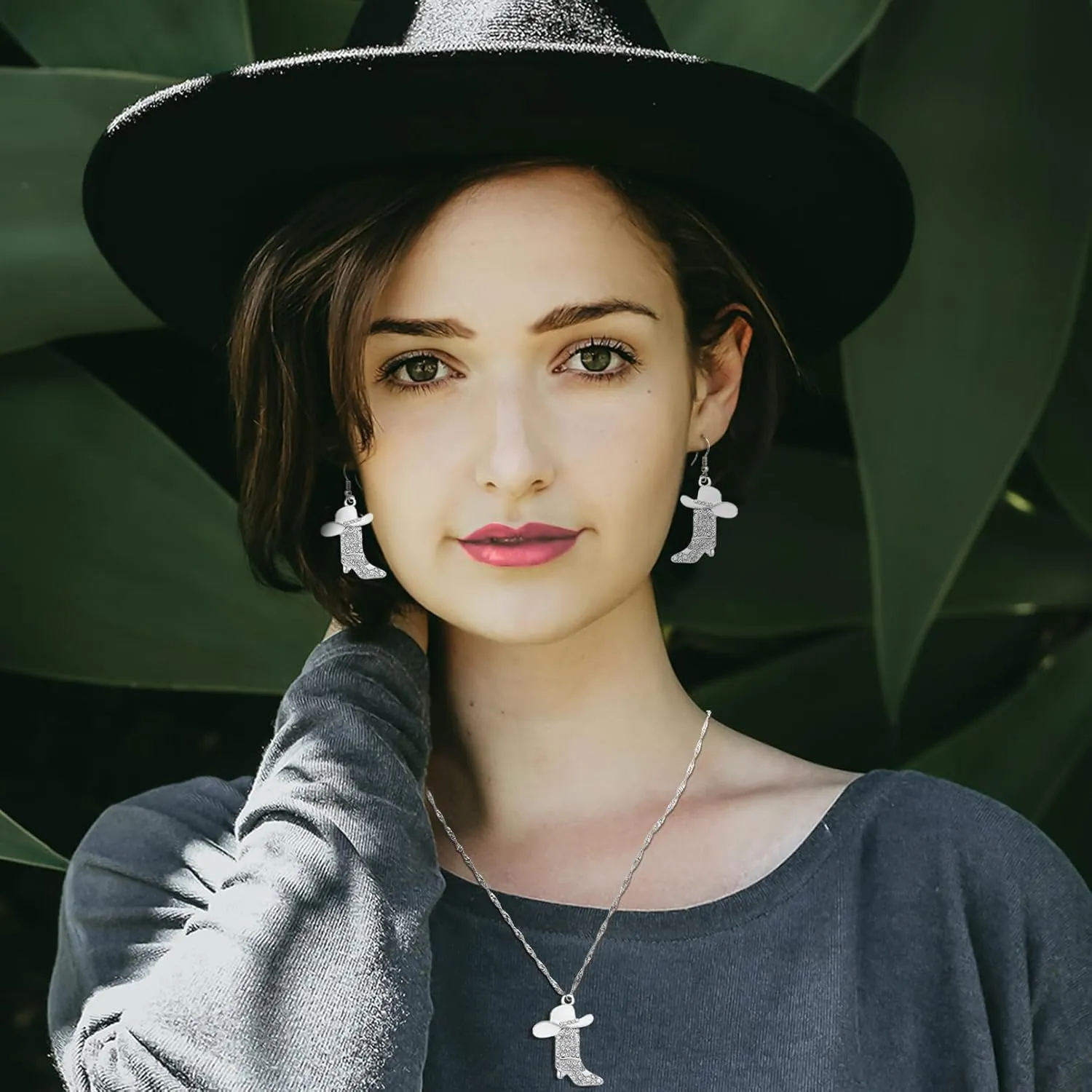 2 Pcs Cowgirl Jewelry Set for Women Sparkly Rhinestone Cowgirl Earrings Cowboy Boots Necklace Chic Enamel Hat Boot Charm Western Jewelry for Women
