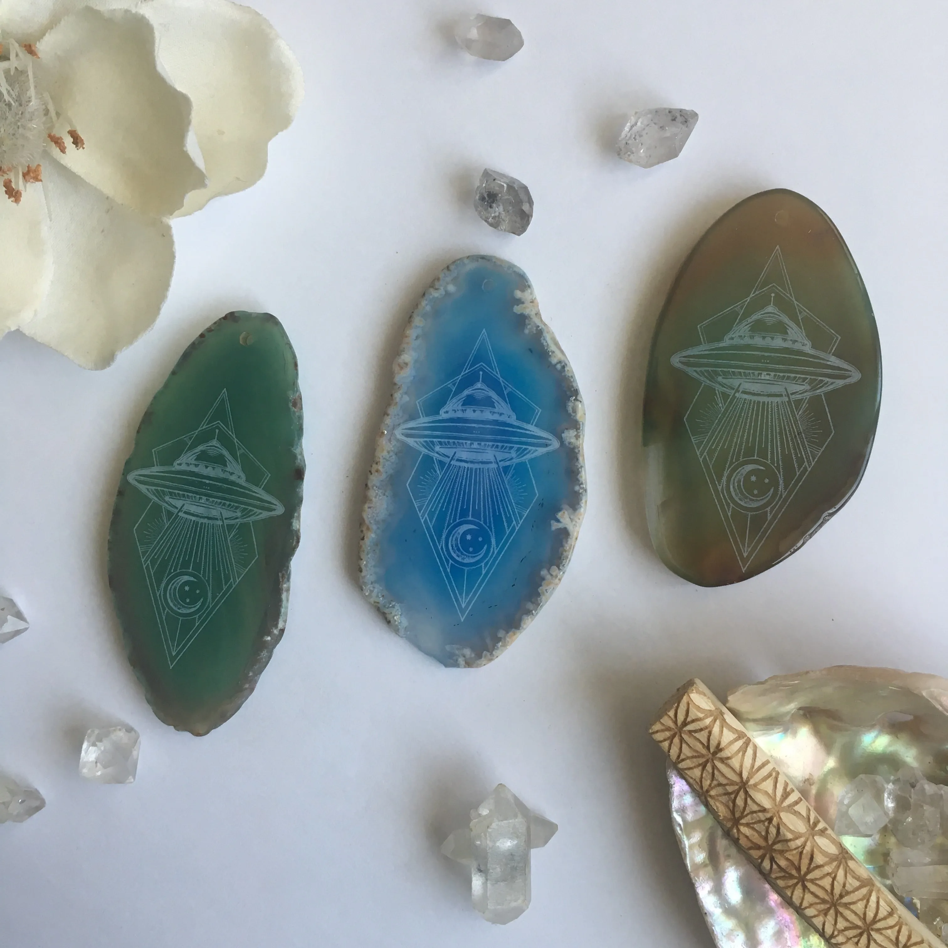 Alien Abduction Agate Slices Pendant Necklace on Stainless Steel Chain