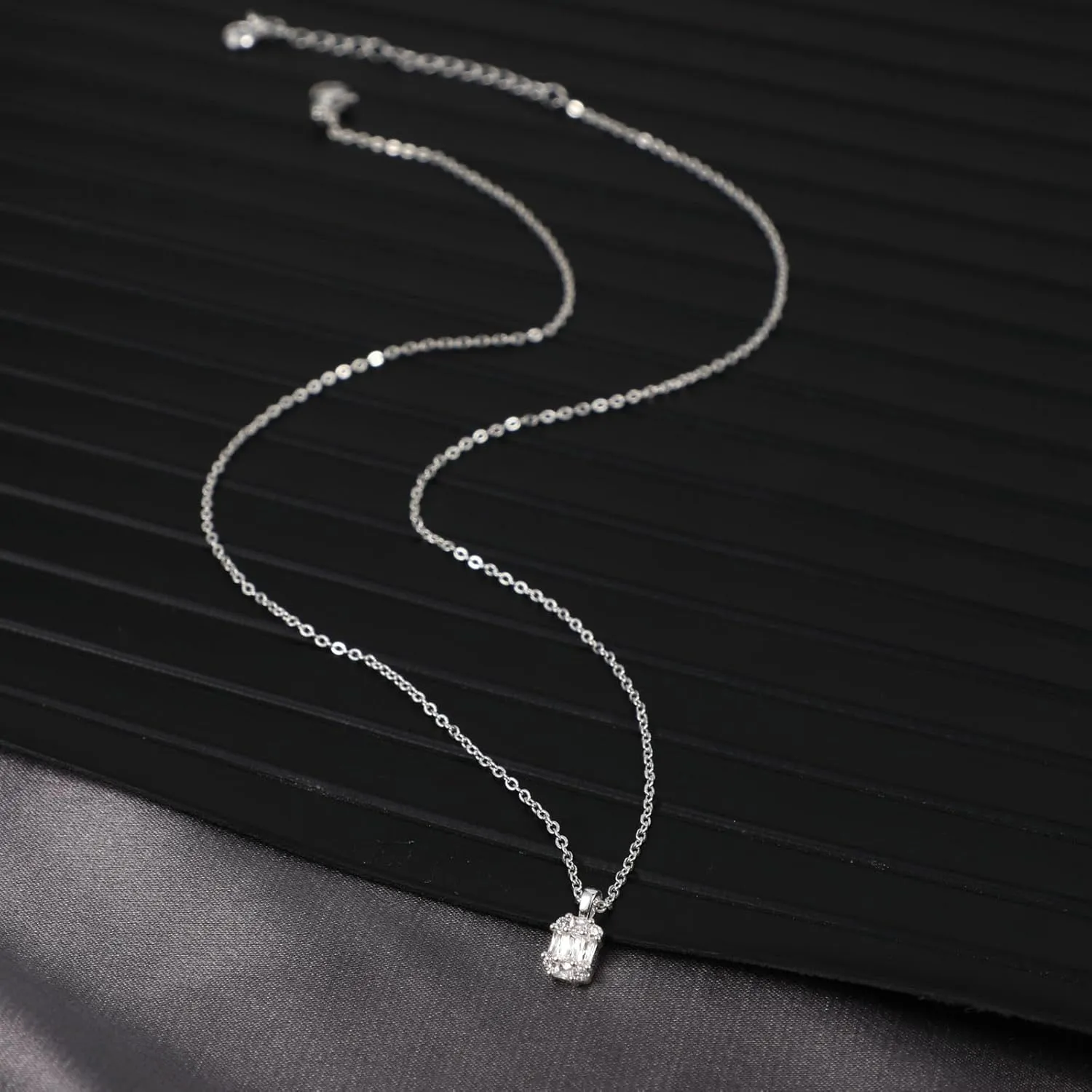 ASCOMY Dainty CZ Diamond Solitaire Pendant Necklaces for Women 14K Gold Plated Single Round Cubic Zirconia Square Simulated Diamond Choker Necklace Bride Bridesmaid Weeding Jewelry Gifts