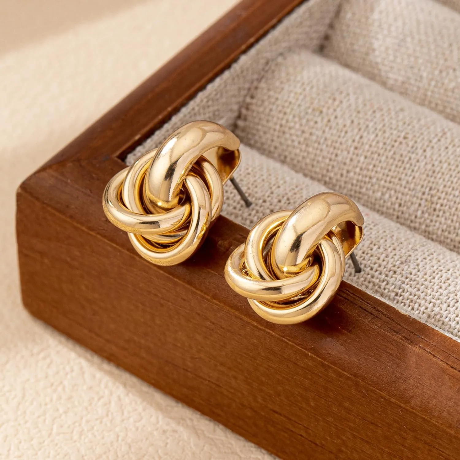 ASTRUE Elegant Gold Hoop Earrings for Women - Hypoallergenic Lightweight Geometric Jewelry for Daily Wear & Special Occasions