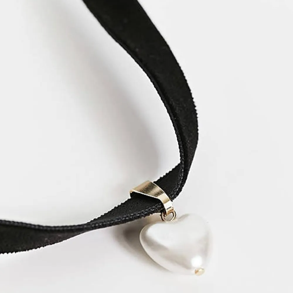 Black Choker Necklaces for Woman Love Heart Choker Necklace Adjustable Velvet Choker Soft Collar Chain Red Heart Necklace Halloween Cosplay Party
