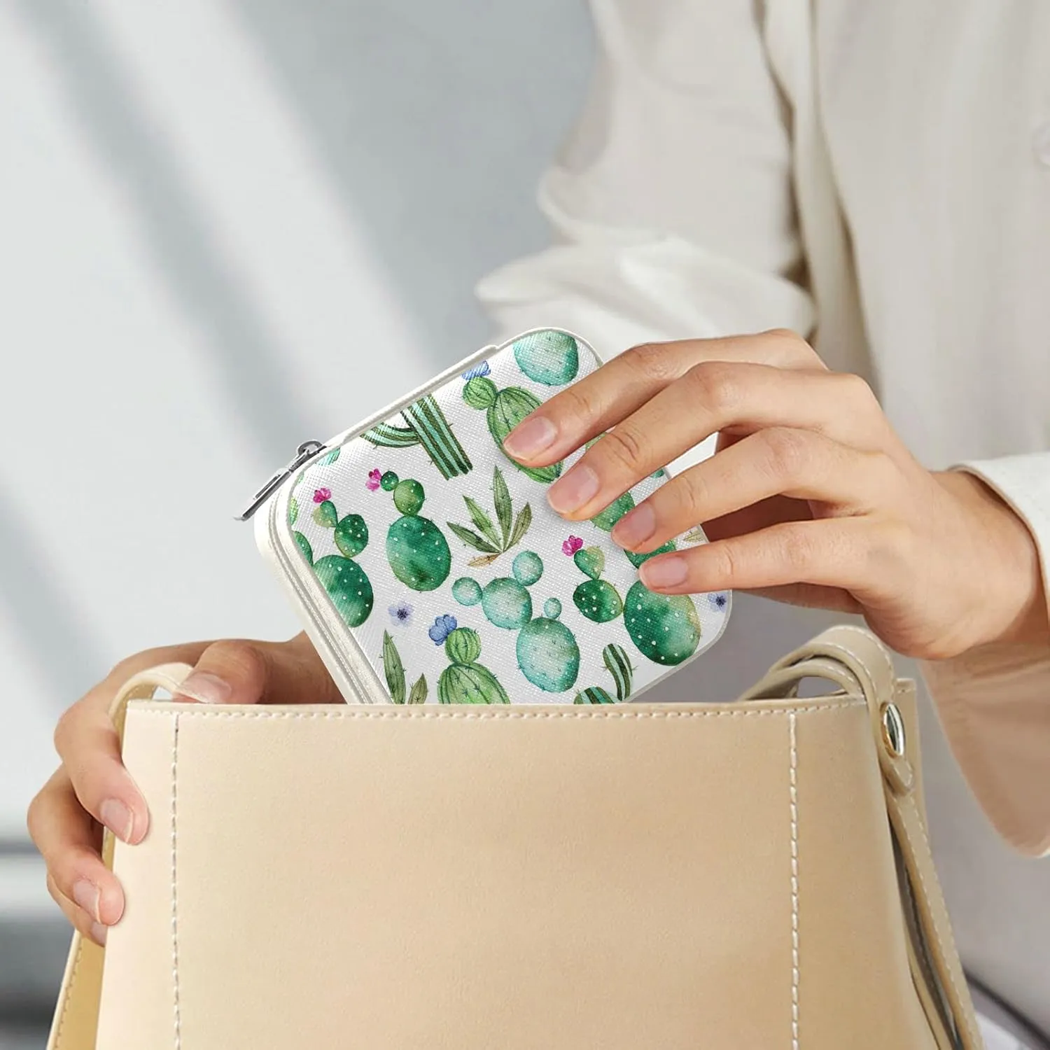 Cactus Succulent Floral Travel Jewelry Case PU Leather Portable Jewelry Box Jewelry Travel Organizer Small Jewelry Box for Ring Necklace Earring Bracelet Gifts Display Box Holder for Women Girls