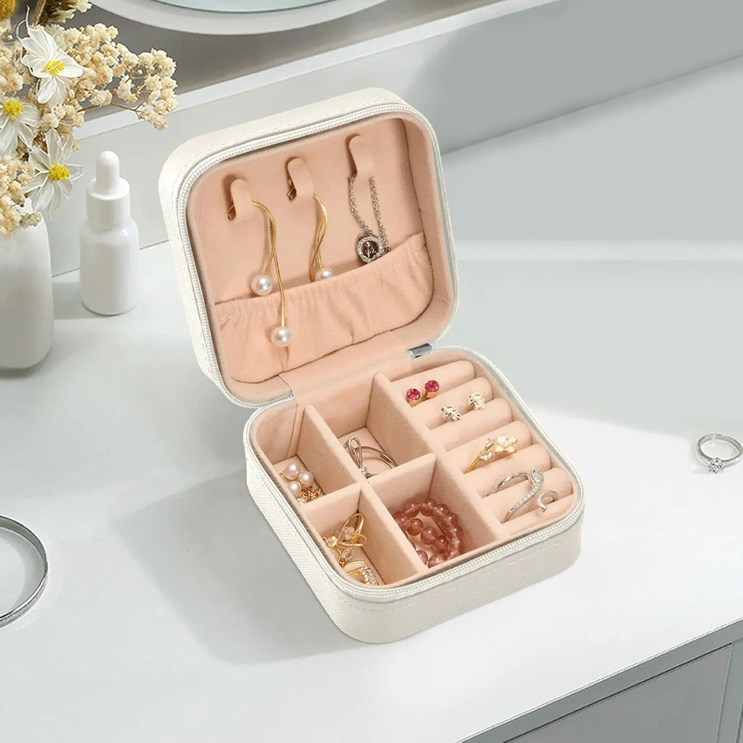 Cactus Succulent Floral Travel Jewelry Case PU Leather Portable Jewelry Box Jewelry Travel Organizer Small Jewelry Box for Ring Necklace Earring Bracelet Gifts Display Box Holder for Women Girls