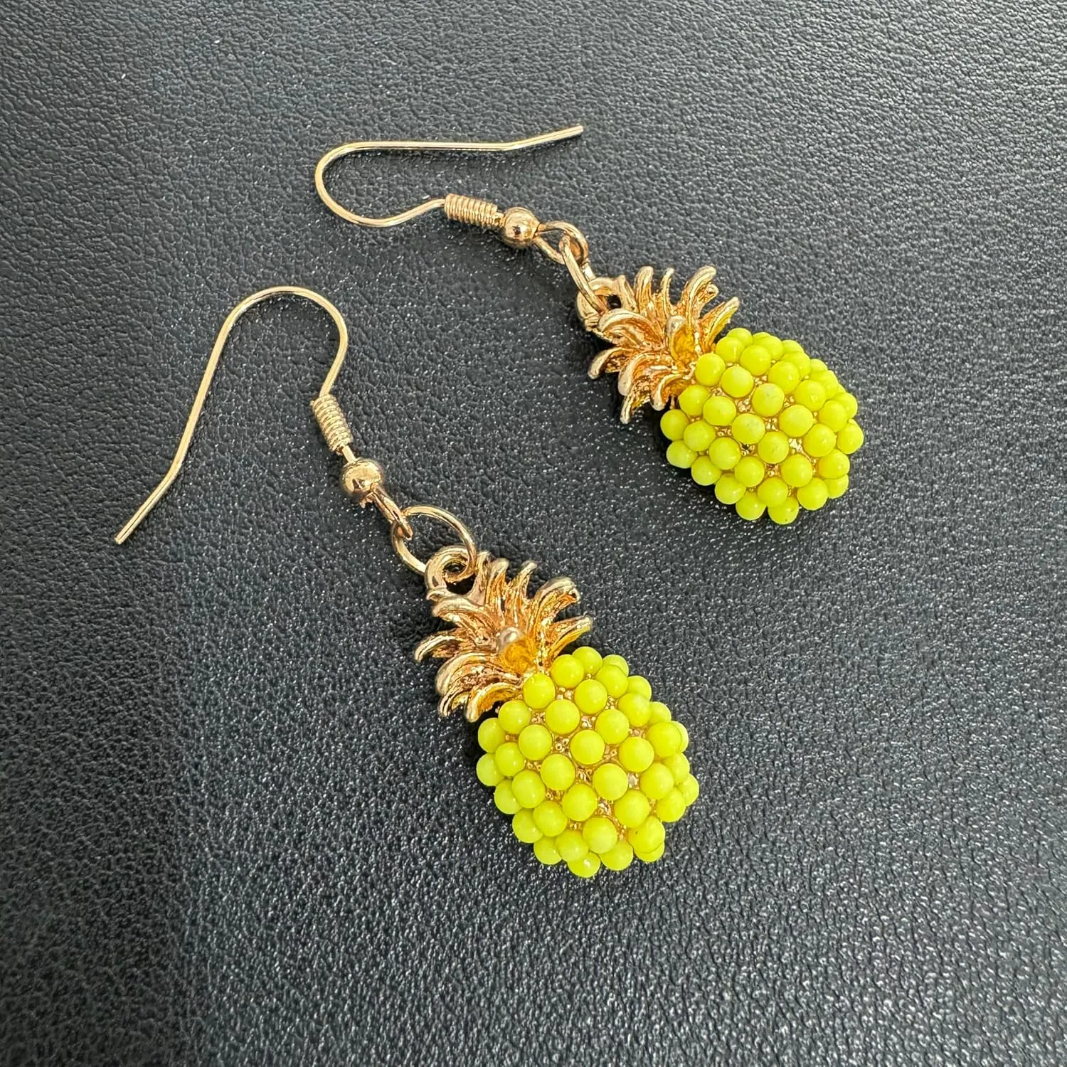 Chic Charm Sparkly Crystal Pineapple Stud Earrings Bohemian Fruits Pearl Pineapple Dangle Drop Earrings for Women Statement Summer Beach Jewelry Gifts