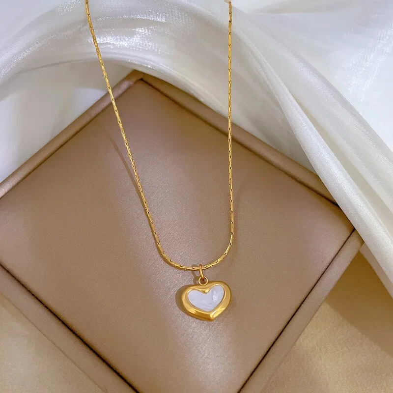 Classic Simple Shell Heart Pendant Short Necklace
