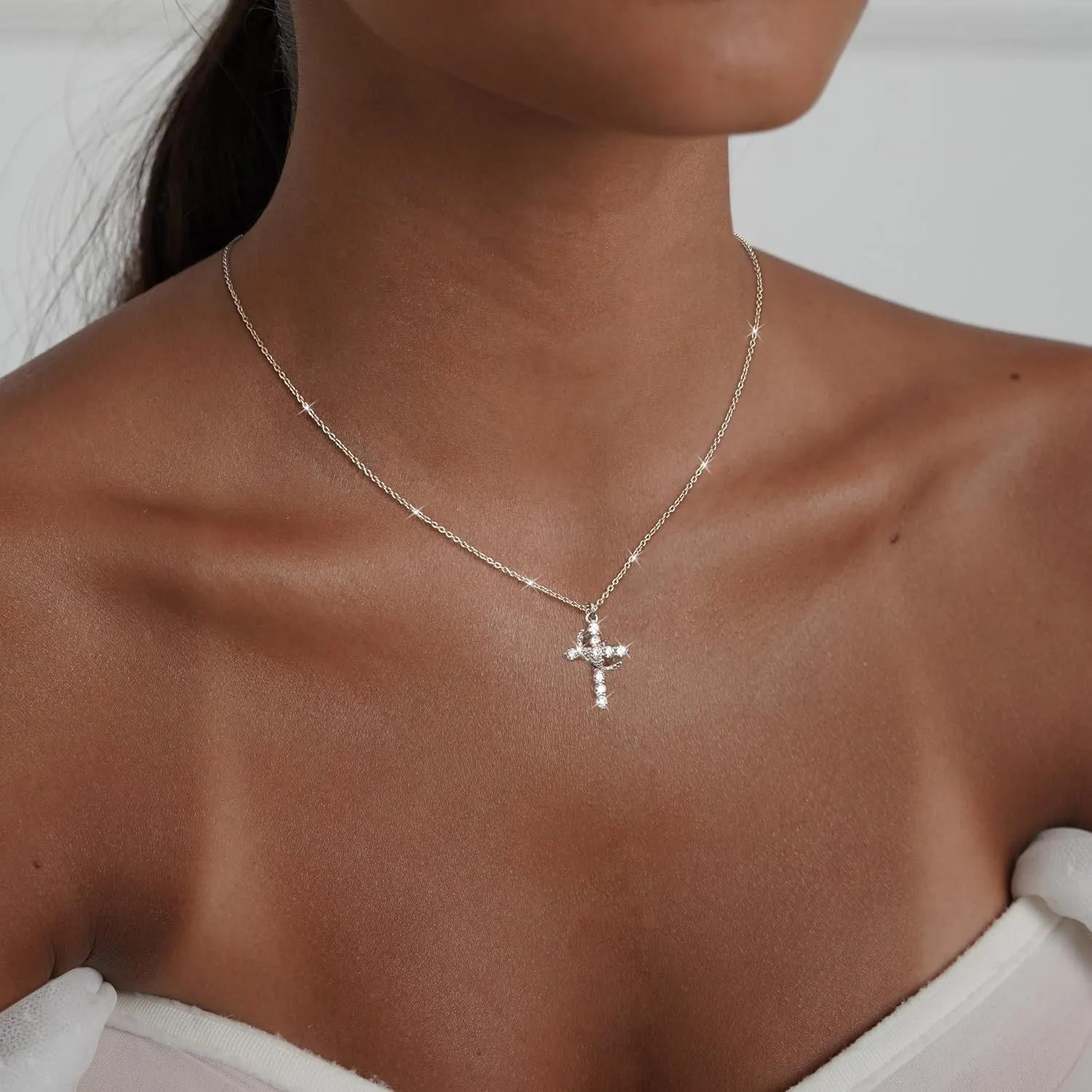 Cross Necklaces for Women Non Tarnish Dainty Gold/Silver/Rosegold Cubic Zirconia Pendant Necklace for Women Trendy Simple Gold/Silver Cross Charm Necklace Waterproof Jewelry for Women