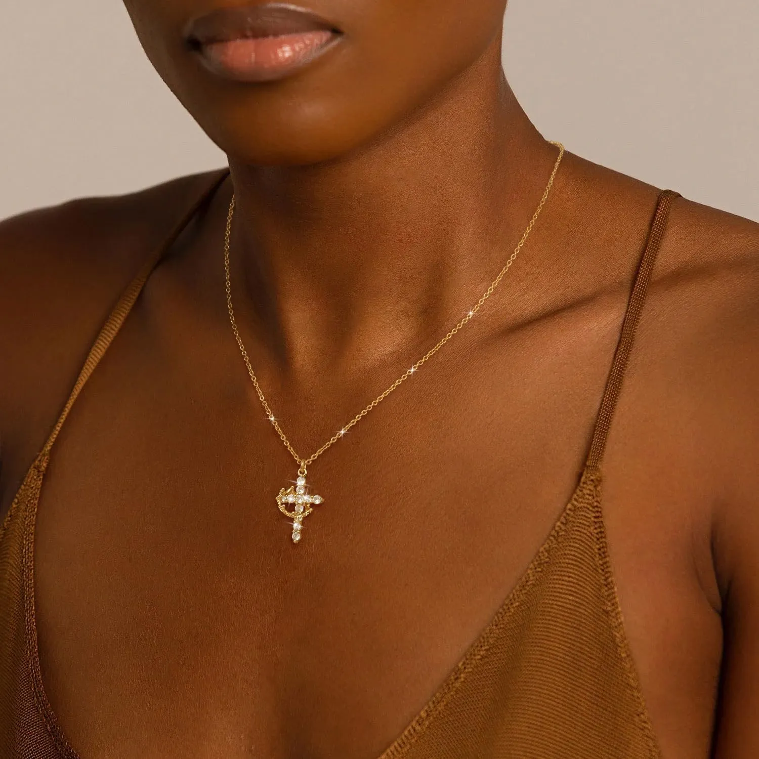 Cross Necklaces for Women Non Tarnish Dainty Gold/Silver/Rosegold Cubic Zirconia Pendant Necklace for Women Trendy Simple Gold/Silver Cross Charm Necklace Waterproof Jewelry for Women