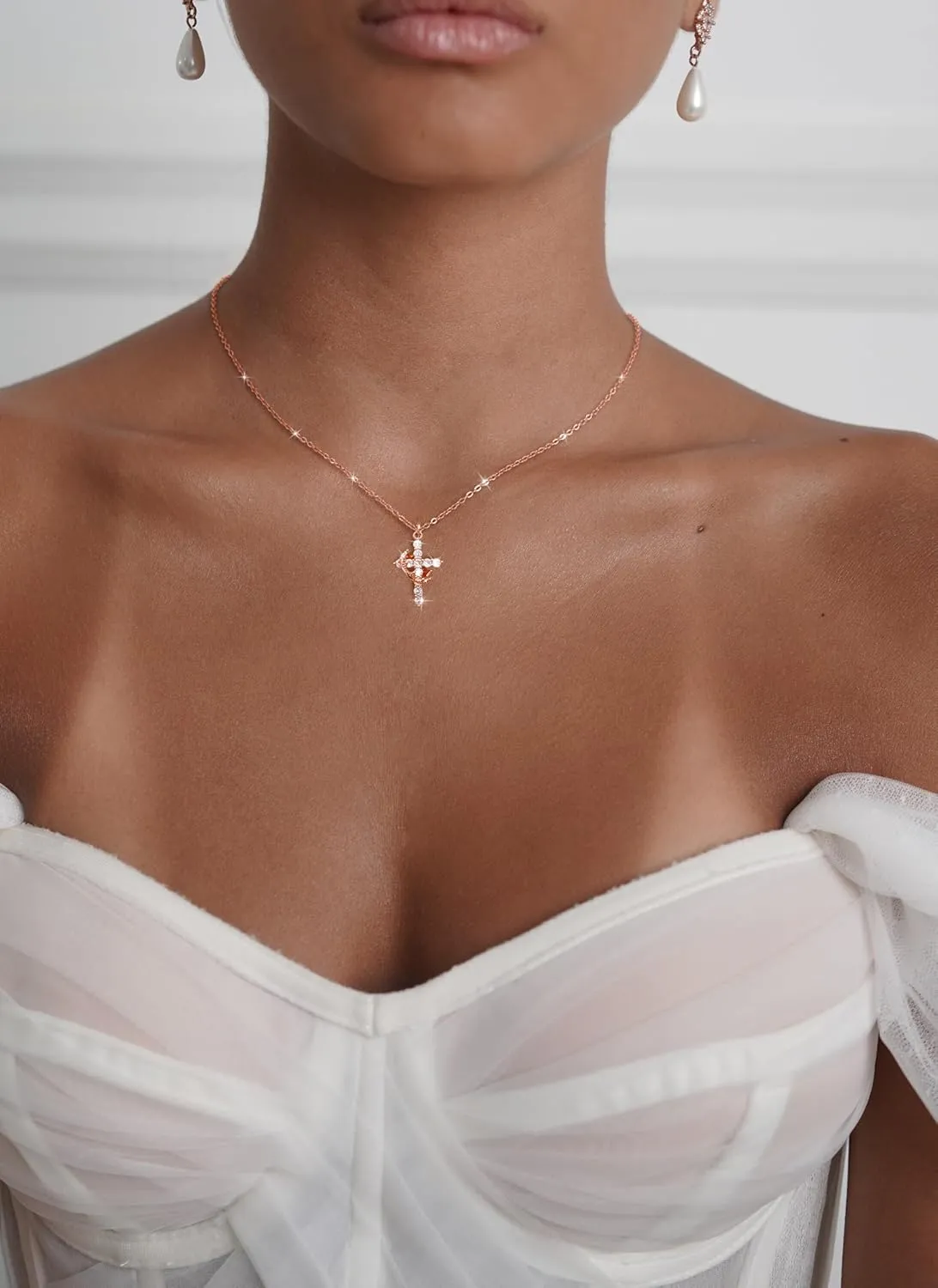 Cross Necklaces for Women Non Tarnish Dainty Gold/Silver/Rosegold Cubic Zirconia Pendant Necklace for Women Trendy Simple Gold/Silver Cross Charm Necklace Waterproof Jewelry for Women