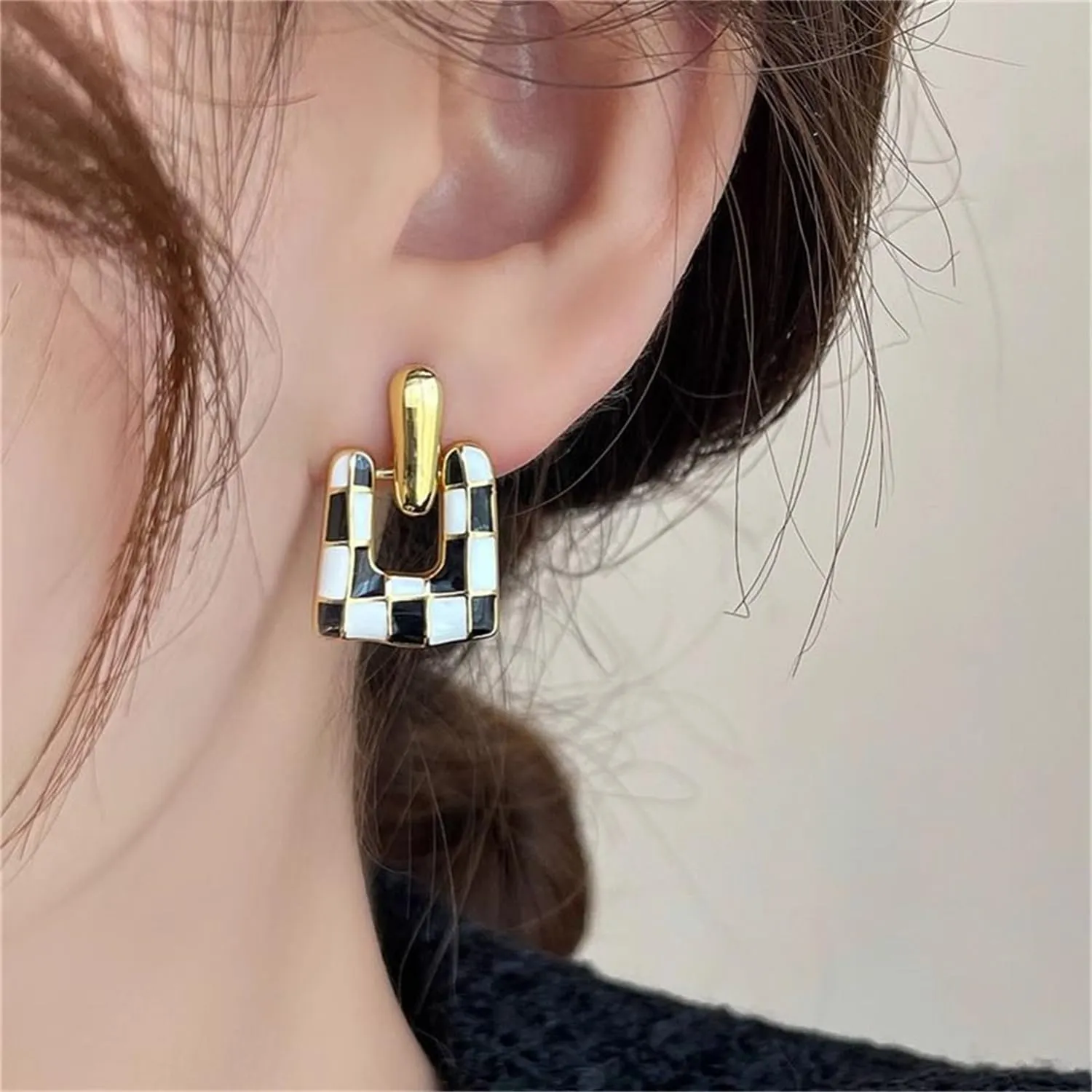 Elegant 60s 70s Vintage Black And White Grid Dangle Drop Earrings for Women 14K Gold Plated Dangle Earrings Bar Birthday Party Jewelry