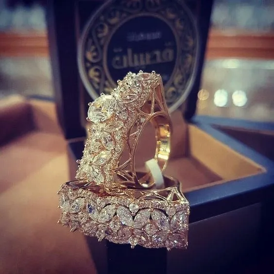 Elegant Gold Color Hip Hop Ring for Women Fashion Inlaid Zircon Red Stones Wedding Rings Set Party Bridal Engagement Jewelry