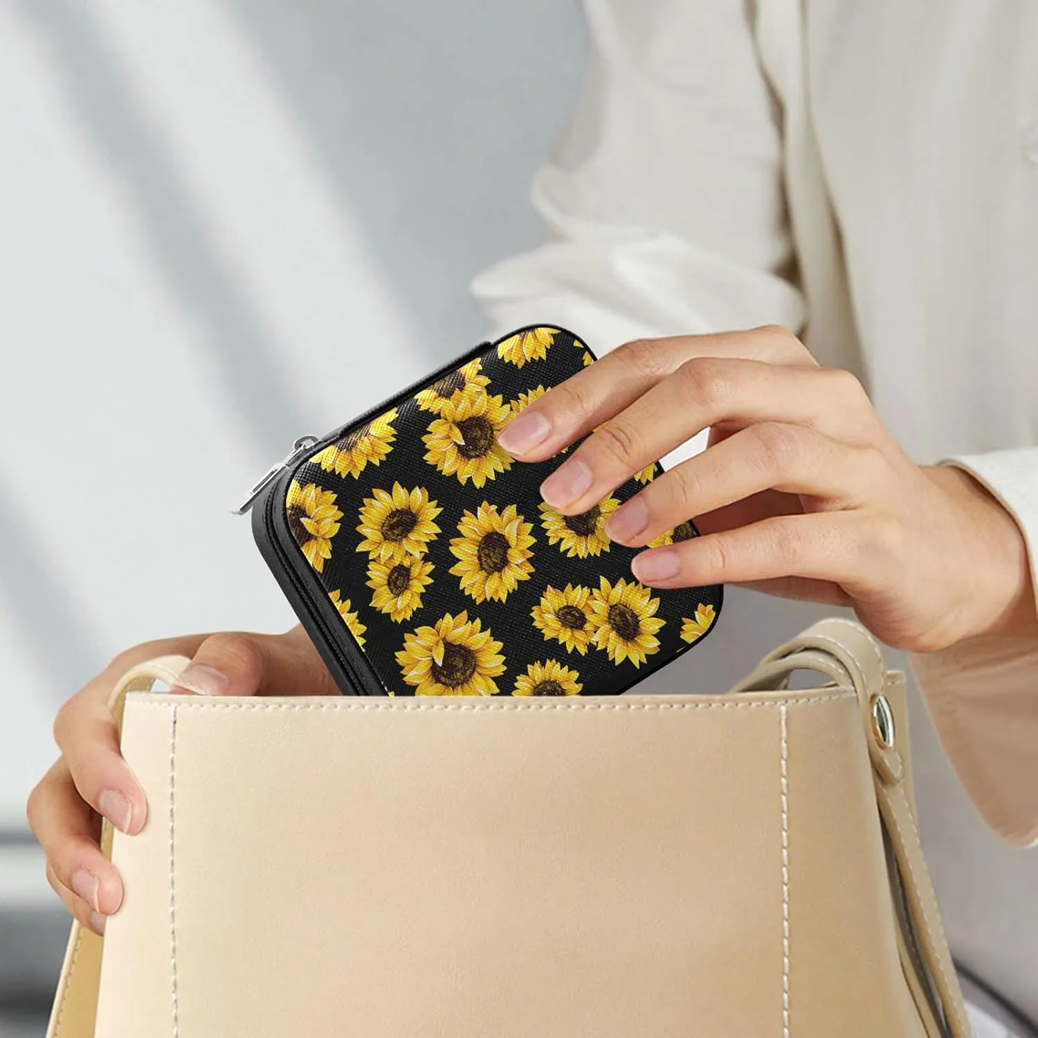 Emelivor Sunflowers Travel Jewelry Case PU Leather Portable Jewelry Box Jewelry Travel Organizer Small Jewelry Box for Ring Necklace Bracelet Earring Gifts Display Box Holder for Women Girls