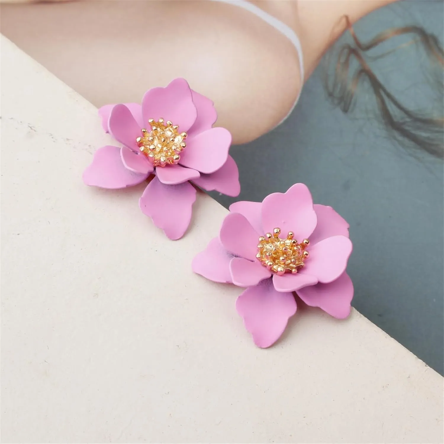 Flower Stud Earrings for Women Chic Bohemian Matte Flower Floral Stud Earrings Elegant Boho Daisy Flower Shaped with Gold Bud Statement Earrings Jewelry Gifts