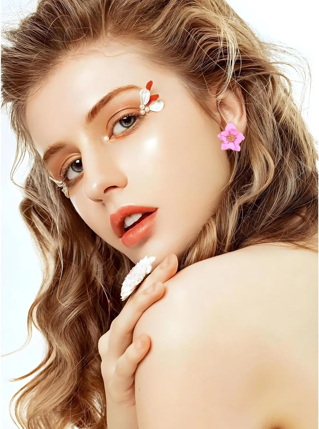 Flower Stud Earrings for Women Chic Bohemian Matte Flower Floral Stud Earrings Elegant Boho Daisy Flower Shaped with Gold Bud Statement Earrings Jewelry Gifts