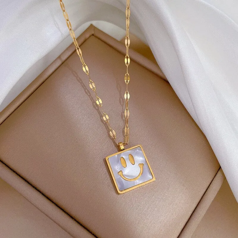 Gold Color Simple Fashion Natural Shell Smile Face Shaped Pendant Necklace For Women