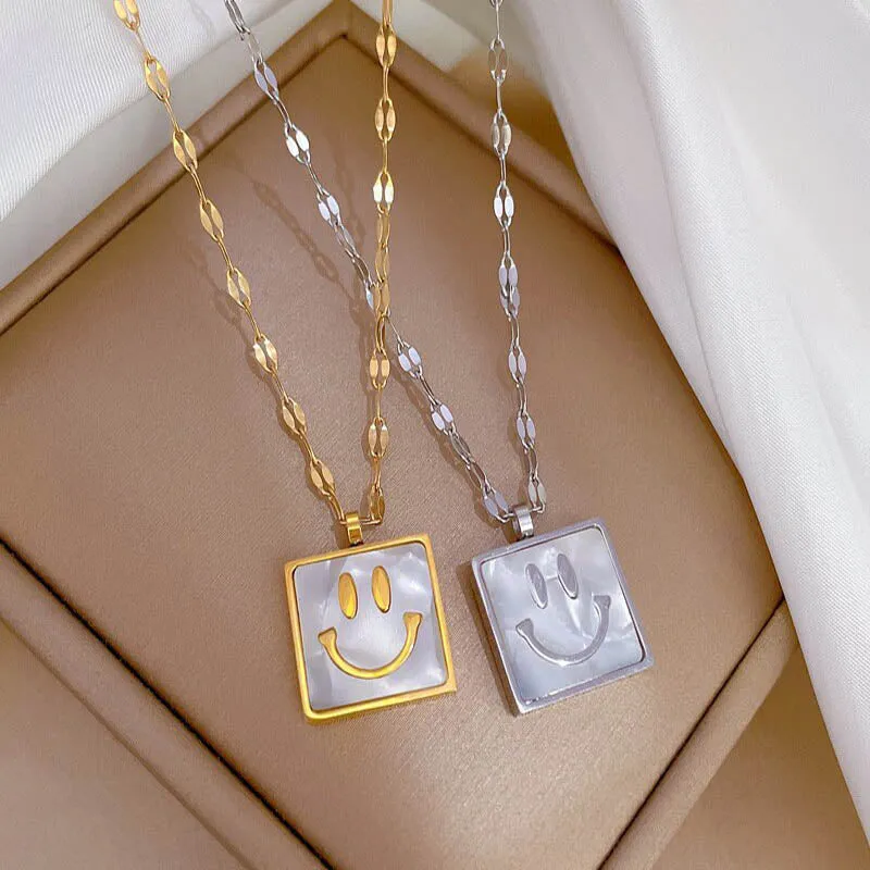 Gold Color Simple Fashion Natural Shell Smile Face Shaped Pendant Necklace For Women