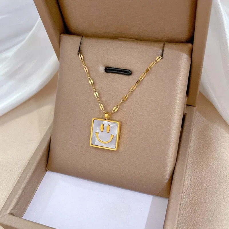 Gold Color Simple Fashion Natural Shell Smile Face Shaped Pendant Necklace For Women