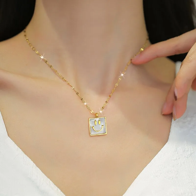 Gold Color Simple Fashion Natural Shell Smile Face Shaped Pendant Necklace For Women