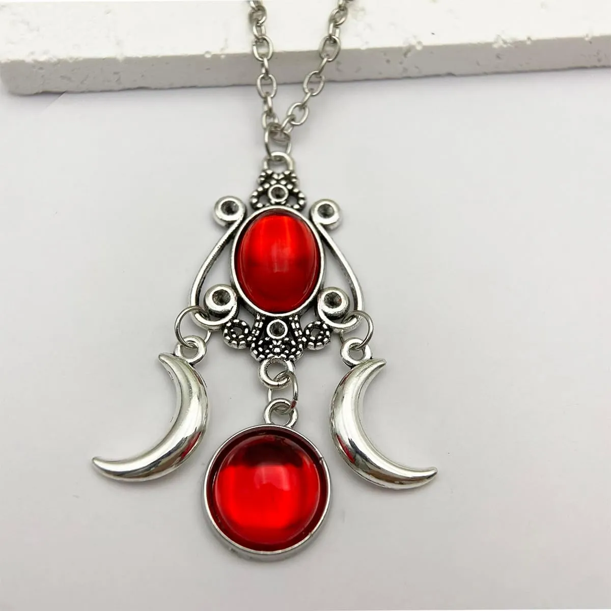 Gothic Moon Crystal Necklace Vintage Punk Black Crescent Necklace Red Statement Gothic Jewelry for Women Purple Halloween Costume Jewelry