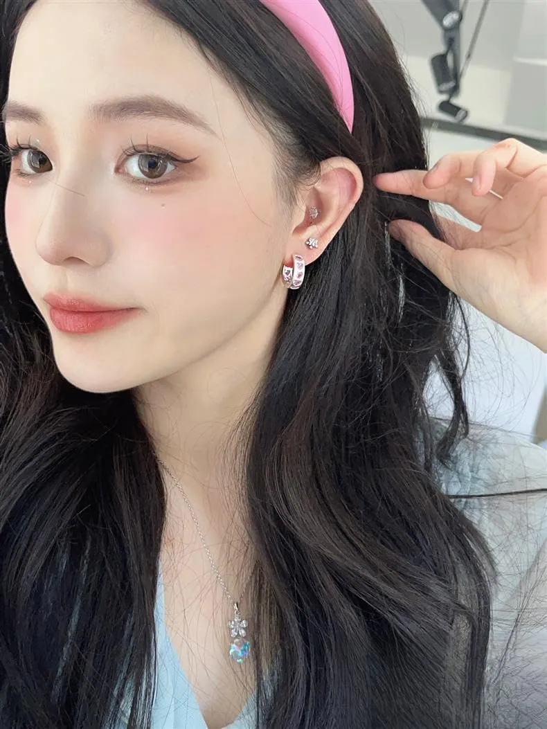 Love Heart Cubic Zirconia Small Huggie Hoop Earrings for Women Sweet Pink Diamond Green Heart Earrings Elegant Hypoallergenic 16mm