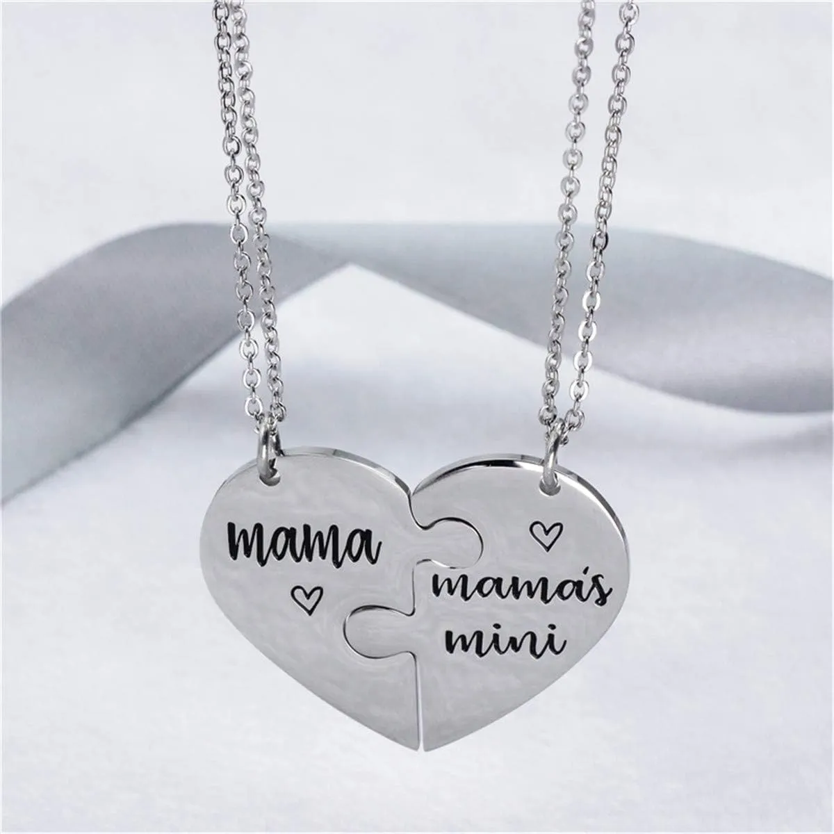 Nanafast Mother Daughter Necklaces Stainless Steel Matching Heart Necklace Set Gifts for Dad Mom and Daughter