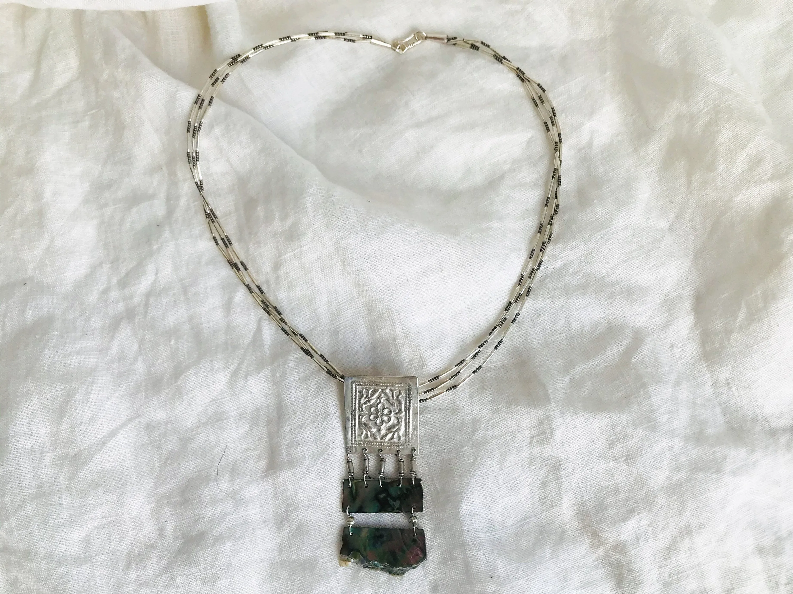 Paua & Silver Necklace. Pendant.