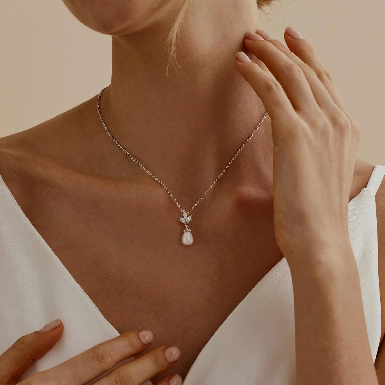 Pearl Necklaces for Women Trendy,14k Gold Plated Pearl Pendant Necklace Dainty Wedding Necklace Small Cute Gold Choker Necklace for Women Non Tarnish Gold Prom Jewelry Fashion Bridesmaids Gifts