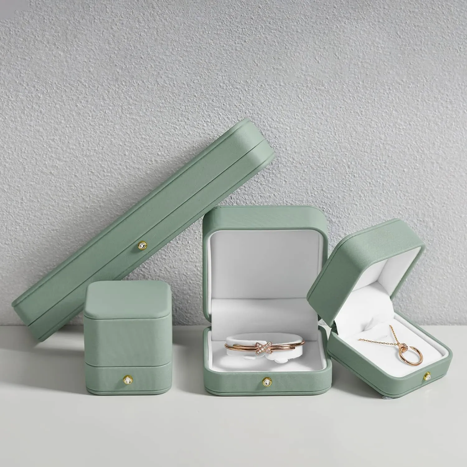 Premium Green Leather Necklace Pendant Box Velvet Interior Jewelry Gift Box for Pendant Necklace
