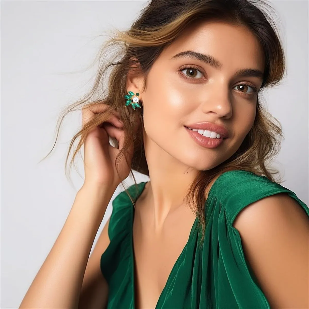 Rhinestone Cluster Stud Earrings Elegant Small Marquise Crystal Wedding Earrings for Brides Bridemaids Party Prom Costume Earrings for Women
