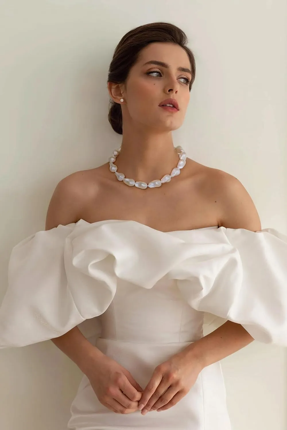 Seashell Pearl Necklace Single-Strand Handmade Beaded Necklaces for Ladies Dainty Faux Pearl Wedding Jewelry for Brides 18