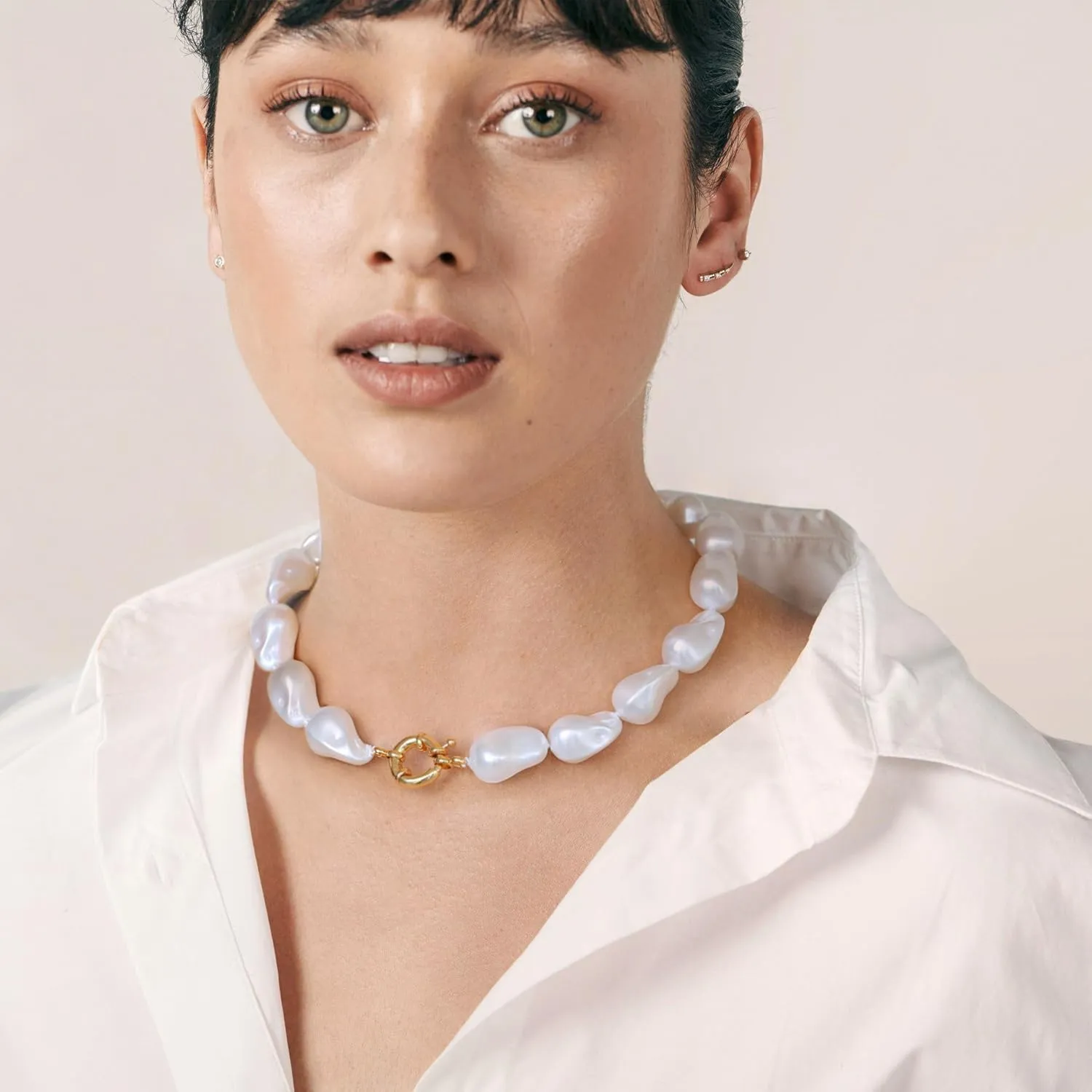 Seashell Pearl Necklace Single-Strand Handmade Beaded Necklaces for Ladies Dainty Faux Pearl Wedding Jewelry for Brides 18
