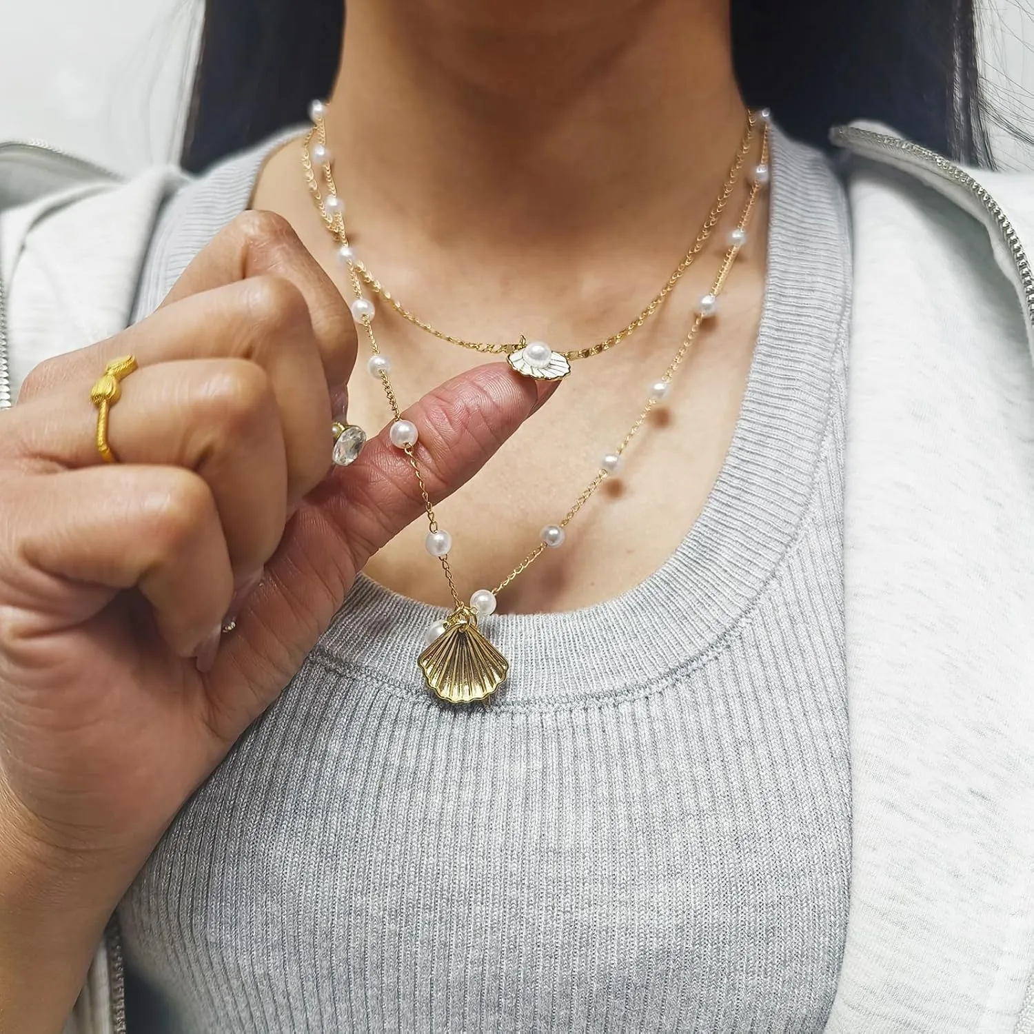 Shell Necklace Gold Layer Seashell Necklaces for Women Boho Beach Shell Necklaces Summer Vacation Pearl Starfish Necklace
