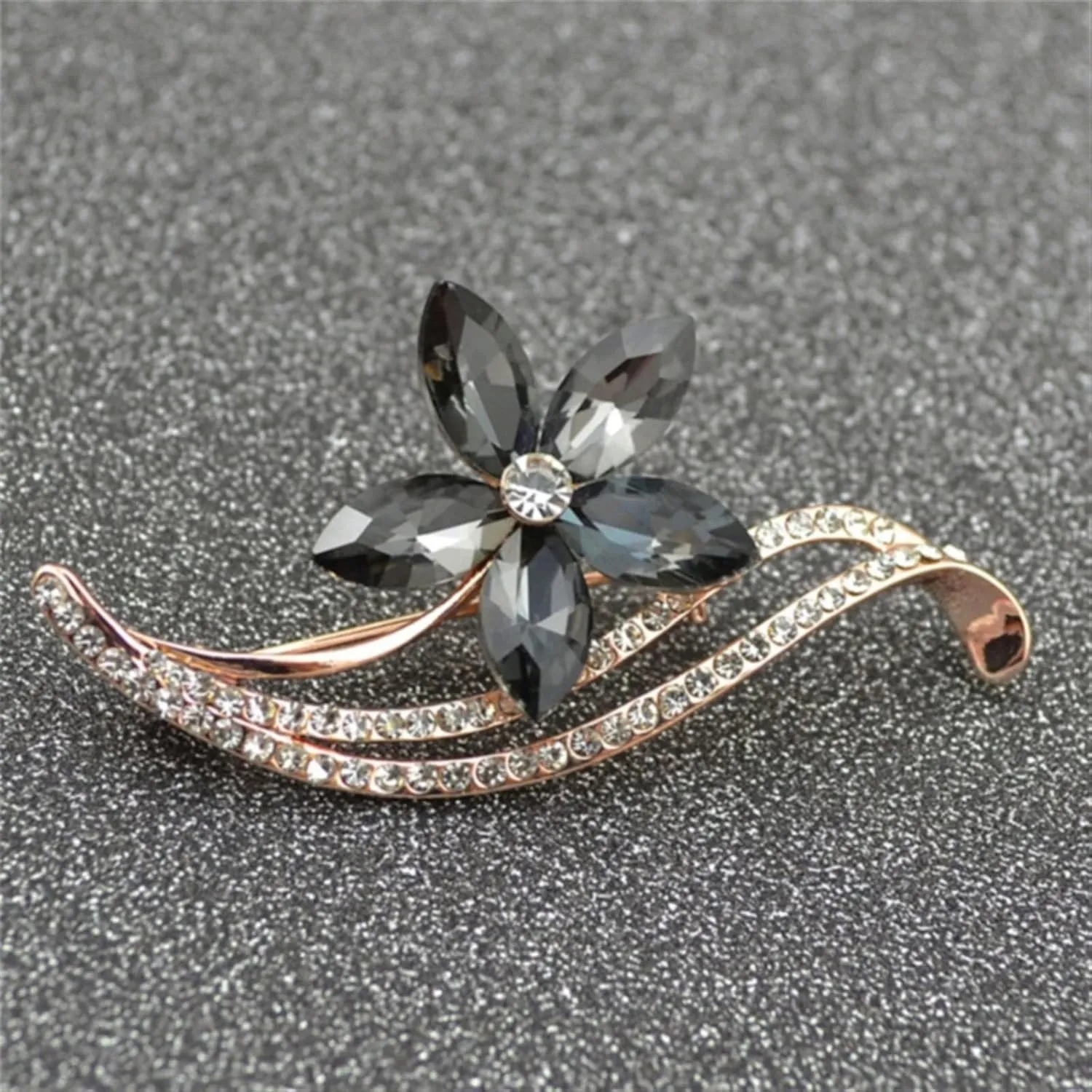 Stone Crystal Brooches Pins Cute Fashionable Five Leaf Girls Brooches Classic Women Alloy 1Pcs