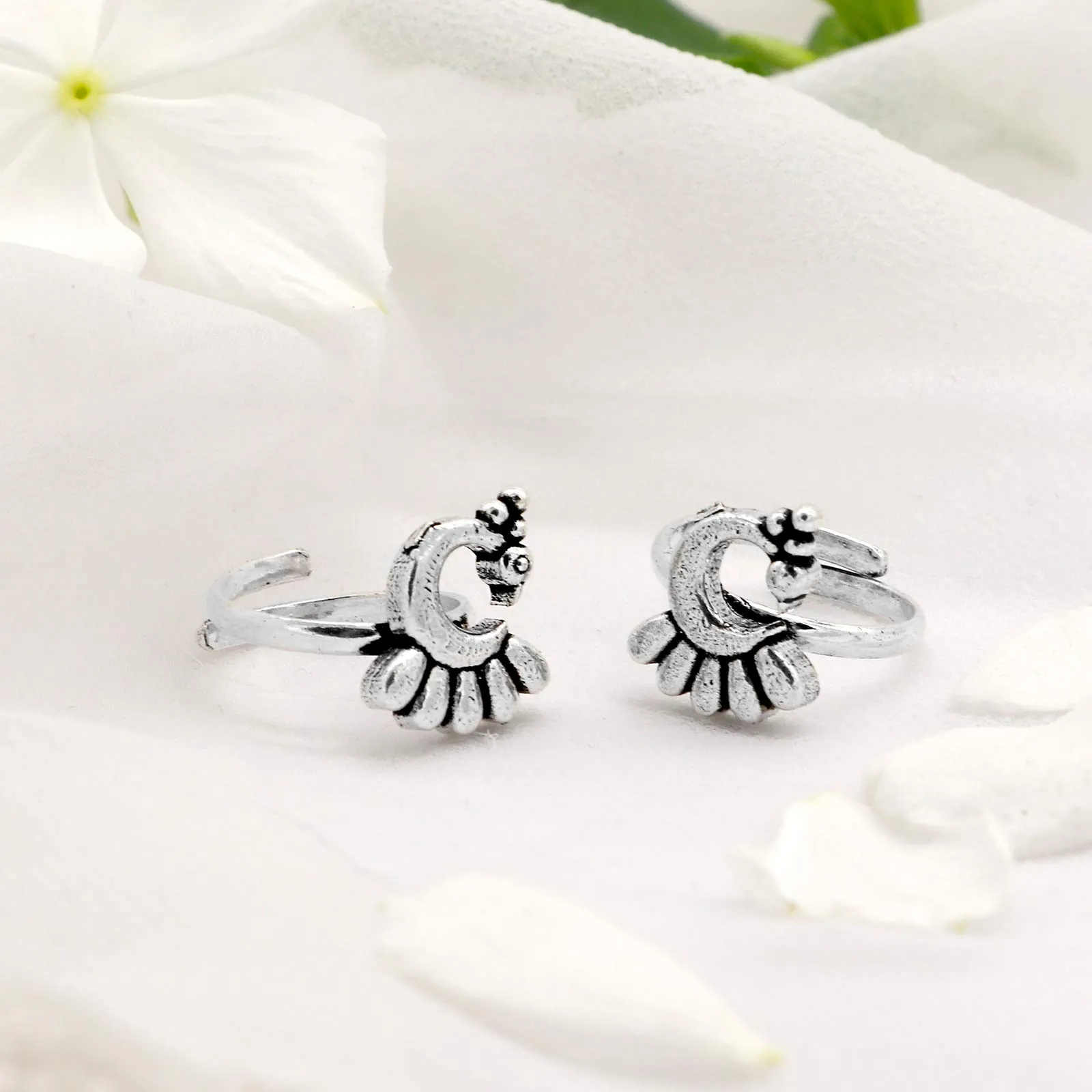 Teejh Kshtriya Mayur Silver Oxidized Toe rings For Women