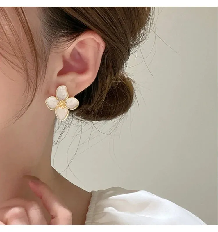 VAIGE Elegant White Enamel and Gold Floral Stud Earrings