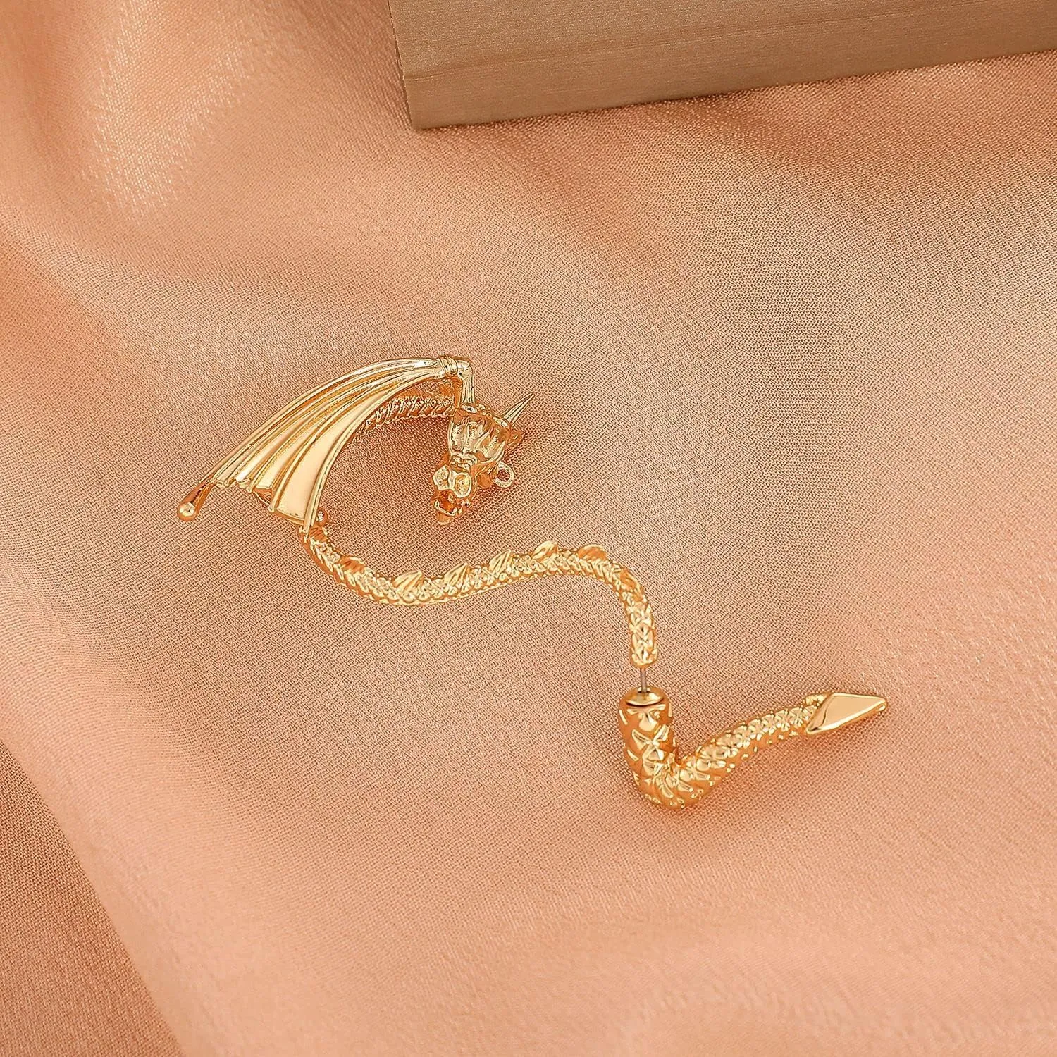 Vintage Dragon Ear Cuff Wrap Earrings Unique Chic Punk Gold Ancient Dragon Wrap Around Alloy Statement Earrings Party Cosplay Jewelry for Women Men