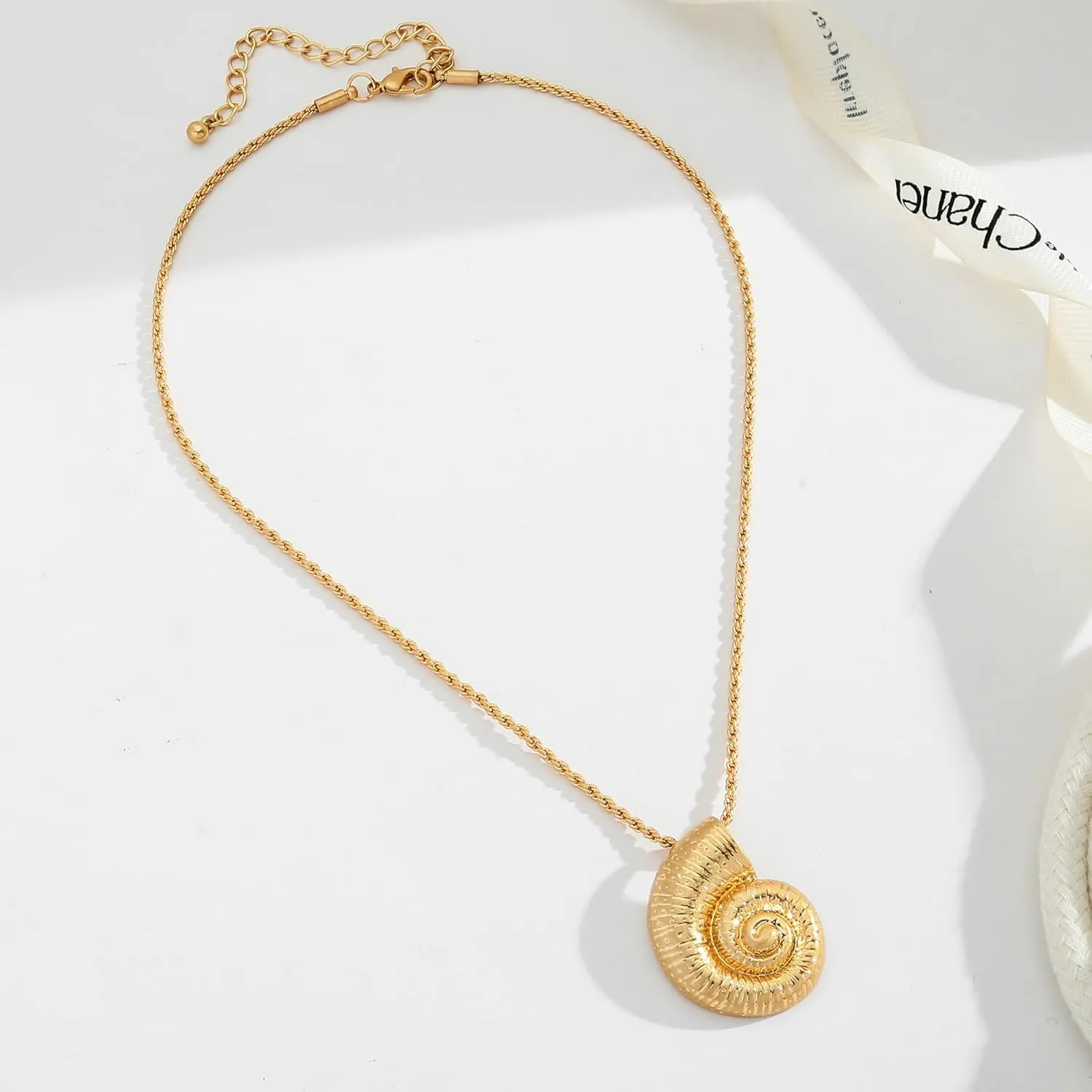 WOWORAMA Gold Necklace for Women Boho Spiral Conch Shell Necklace Starfish Necklace Vintage Ocean Sea Shell Choker Pendant Necklace Adjustable Summer Beach Jewelry